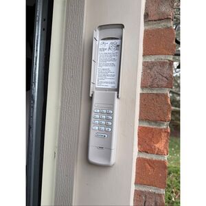 Liftmaster Battery Powered Garage Door Key Pad in great shape!